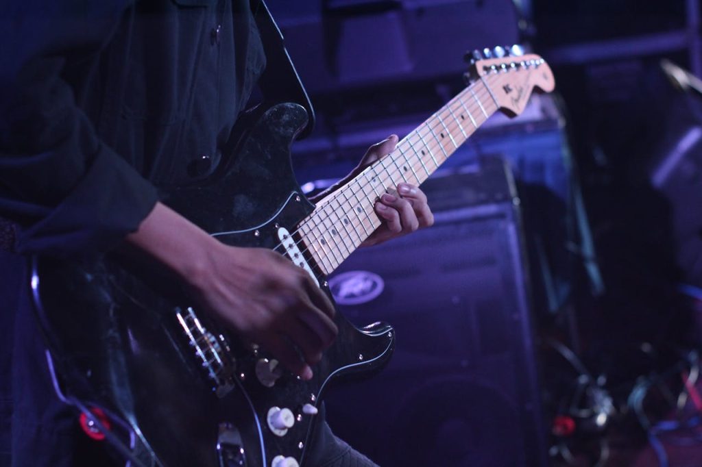 The Beginners Guide to John Mayer’s Tone & How To Get It On a Budget